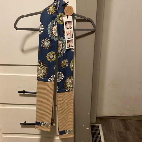 Demdaco Kitchen Boa Is A Stylish Re-invention Of The Classic Tea Towel. - Picture 5 of 8